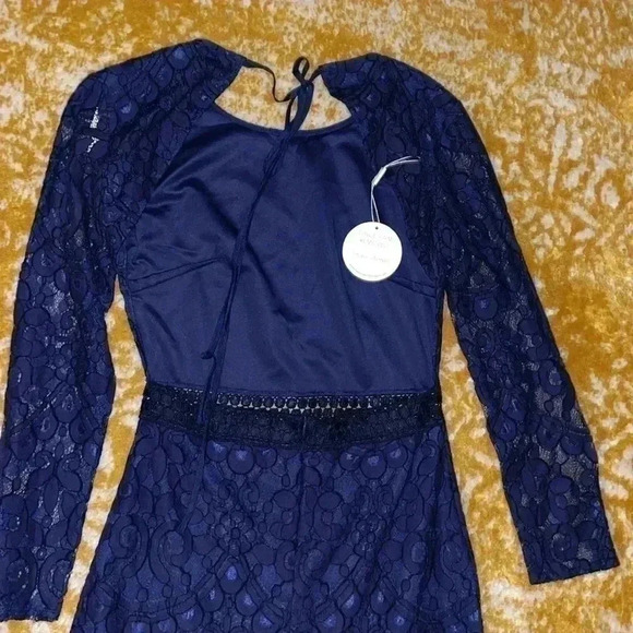 Two sisters the label, backless fit and flare lace sleeve party dress 6 NWT - Picture 3 of 7